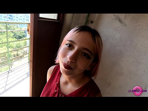 ❤️ Ikasle sentsuak arrotz bat zurrupatzen du kanpoaldean - Cum On His Face ❤️ Pornografia besterik ez %eu.sexera.ruan